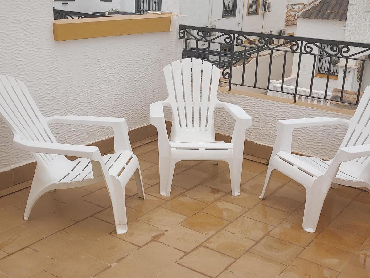- Sleeps 6 - Pool - Parking - Petfriendly *